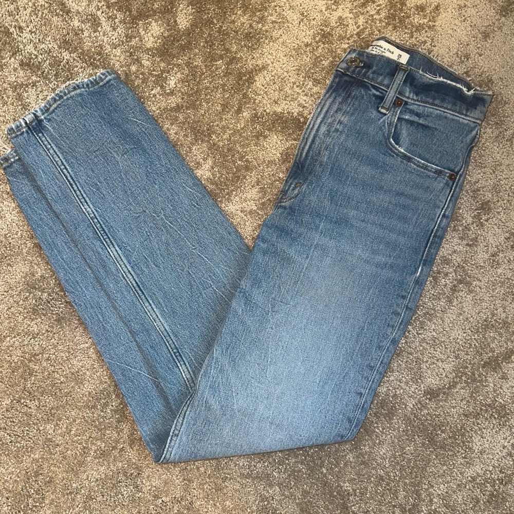 Abercrombie & Fitch '90s Straight Ultra High Rise Jeans - Picture 4 of 8